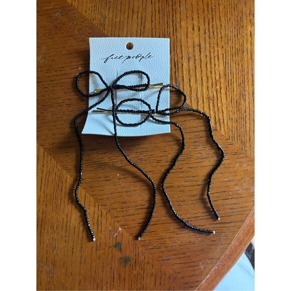 NWT Free People Black Dainty Beaded Bow Pins - Picture 4 of 5